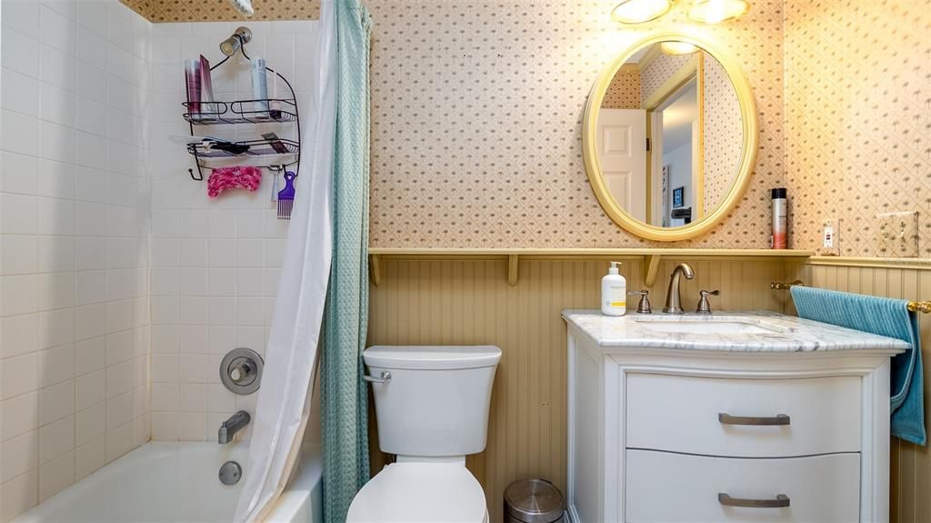 For Sale: $229,000 (2 beds, 2 baths, 1194 Square Feet)