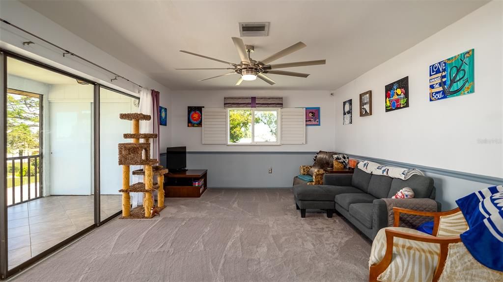 For Sale: $229,000 (2 beds, 2 baths, 1194 Square Feet)