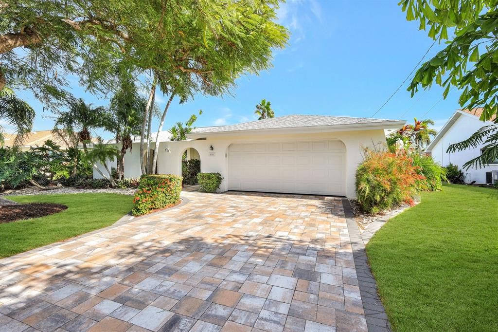 For Sale: $639,900 (3 beds, 2 baths, 2057 Square Feet)