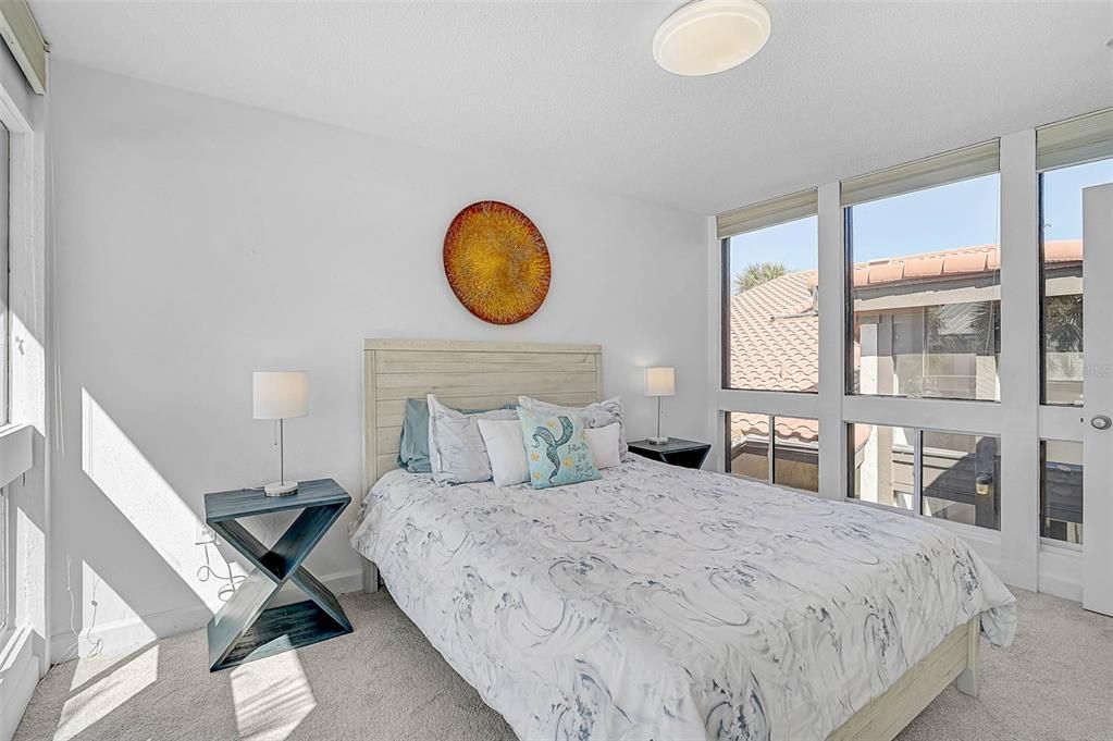 В аренду: $5,000 (2 спален, 2 ванн, 1090 Квадратных фут)