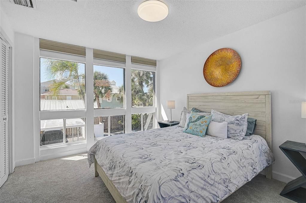 В аренду: $5,000 (2 спален, 2 ванн, 1090 Квадратных фут)