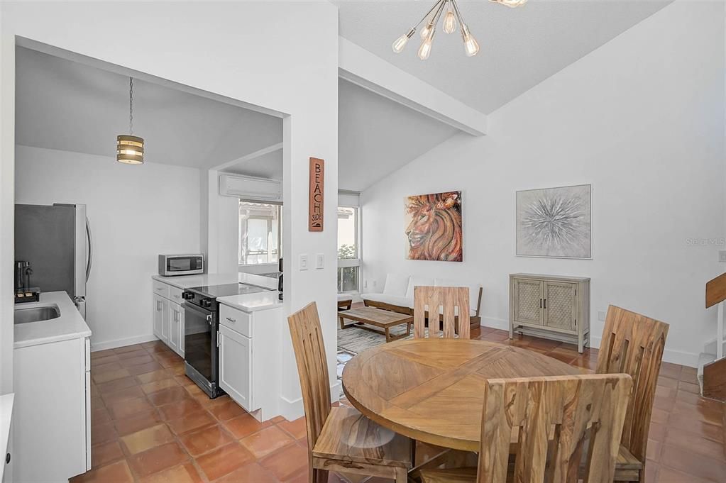 В аренду: $5,000 (2 спален, 2 ванн, 1090 Квадратных фут)