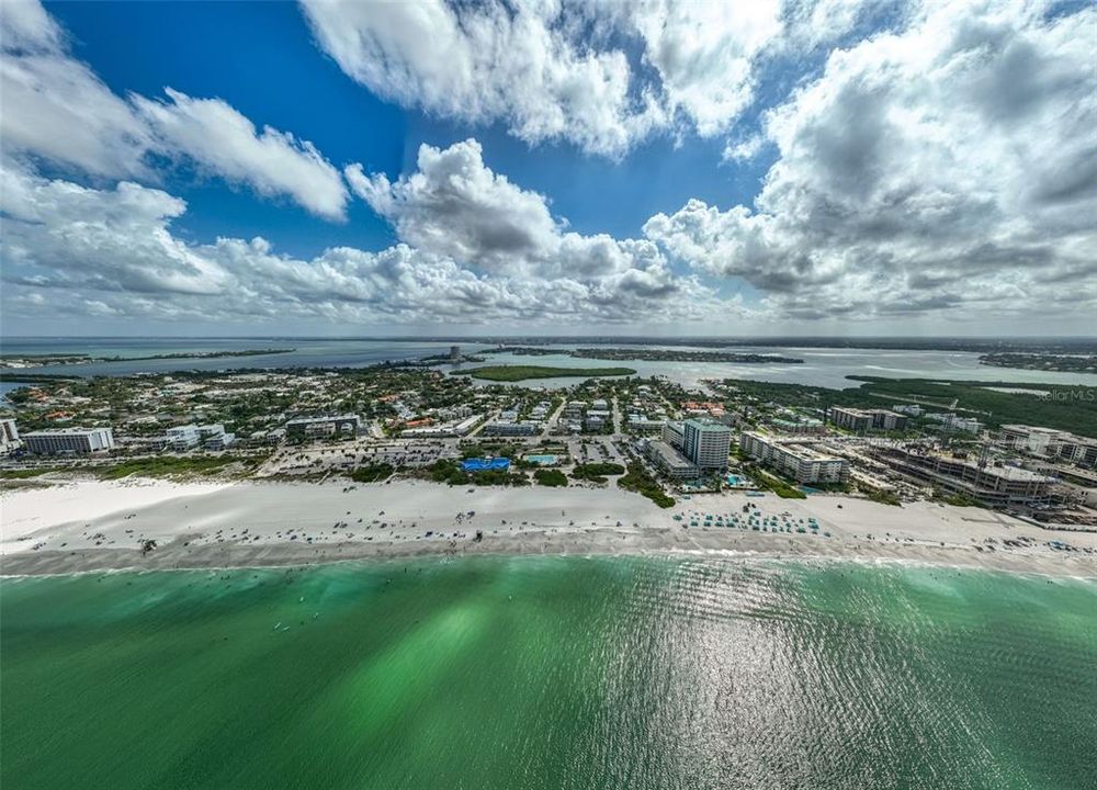 В аренду: $5,000 (2 спален, 2 ванн, 1090 Квадратных фут)