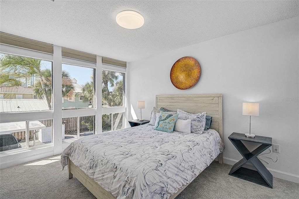 В аренду: $5,000 (2 спален, 2 ванн, 1090 Квадратных фут)