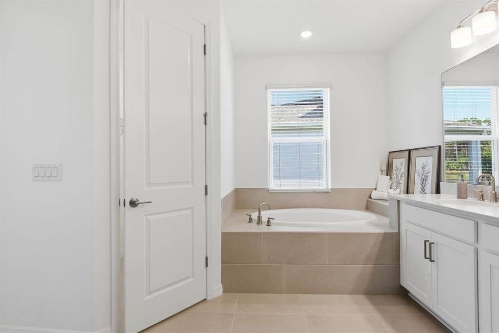 На продажу: $537,909 (3 спален, 2 ванн, 2055 Квадратных фут)