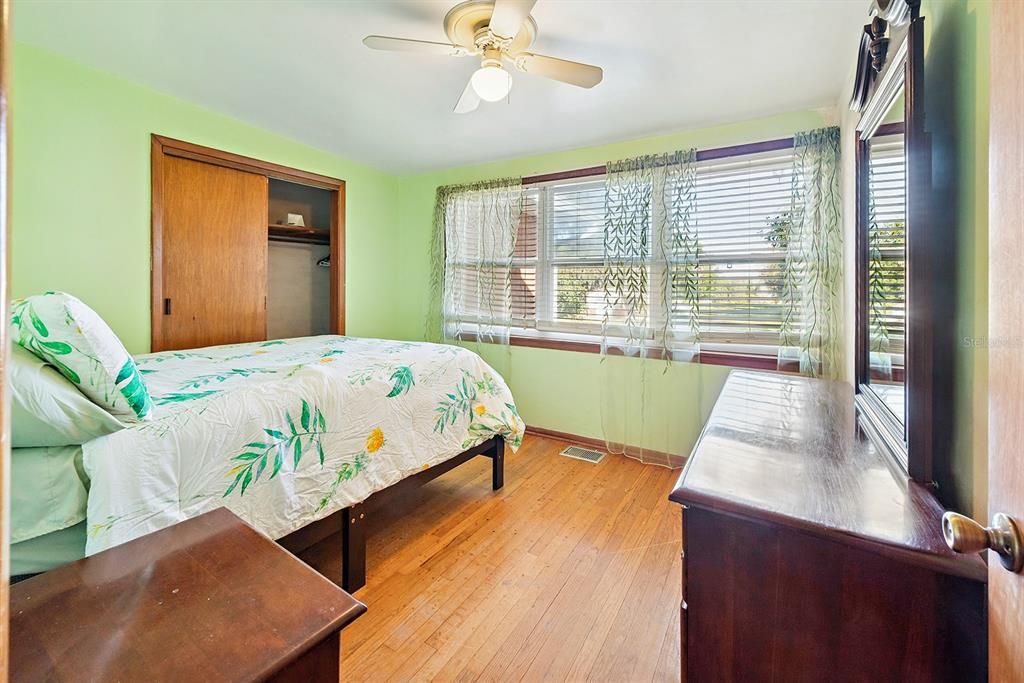 En Venta: $409,000 (4 camas, 2 baños, 1906 Pies cuadrados)