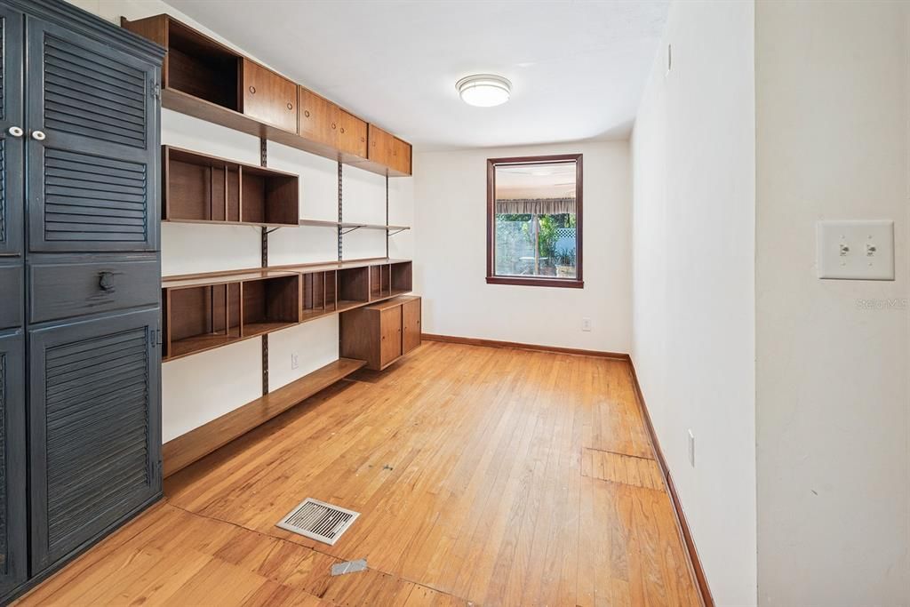 En Venta: $409,000 (4 camas, 2 baños, 1906 Pies cuadrados)