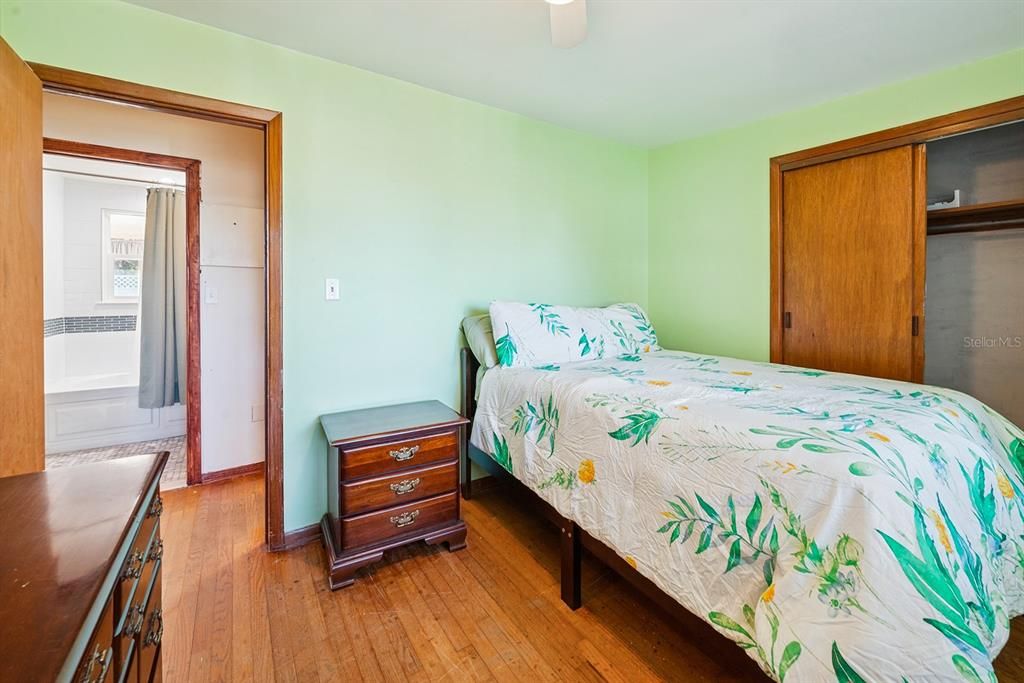 En Venta: $409,000 (4 camas, 2 baños, 1906 Pies cuadrados)