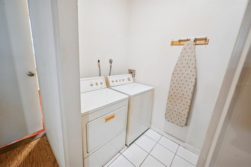 En Venta: $409,000 (4 camas, 2 baños, 1906 Pies cuadrados)