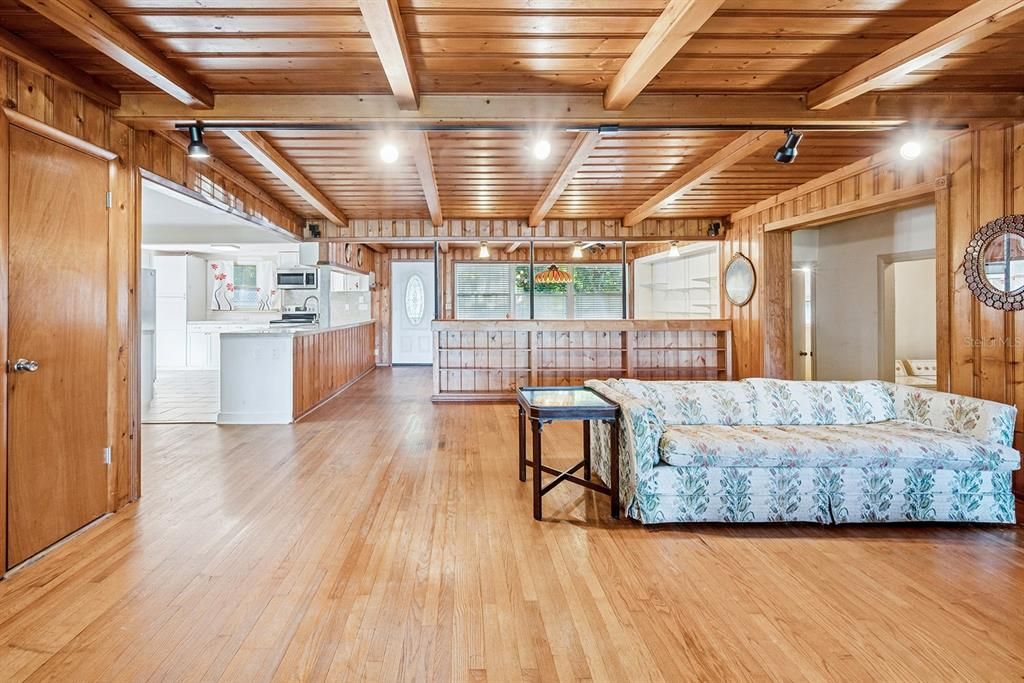 En Venta: $409,000 (4 camas, 2 baños, 1906 Pies cuadrados)