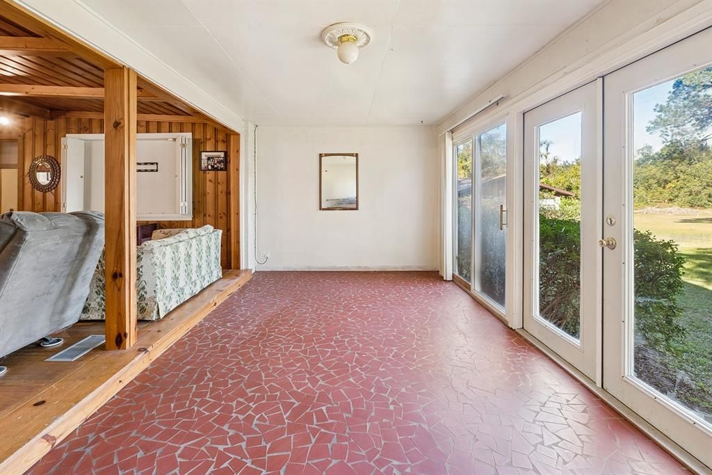 En Venta: $409,000 (4 camas, 2 baños, 1906 Pies cuadrados)