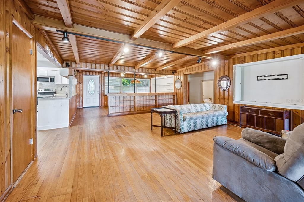 En Venta: $409,000 (4 camas, 2 baños, 1906 Pies cuadrados)