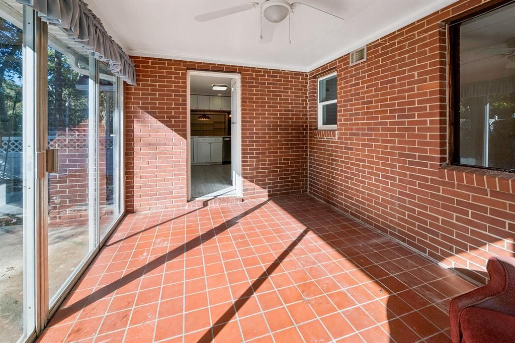 En Venta: $409,000 (4 camas, 2 baños, 1906 Pies cuadrados)