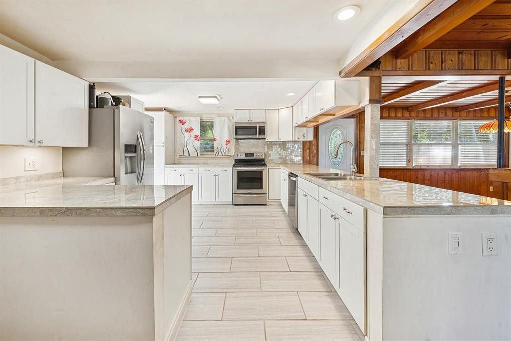 En Venta: $409,000 (4 camas, 2 baños, 1906 Pies cuadrados)