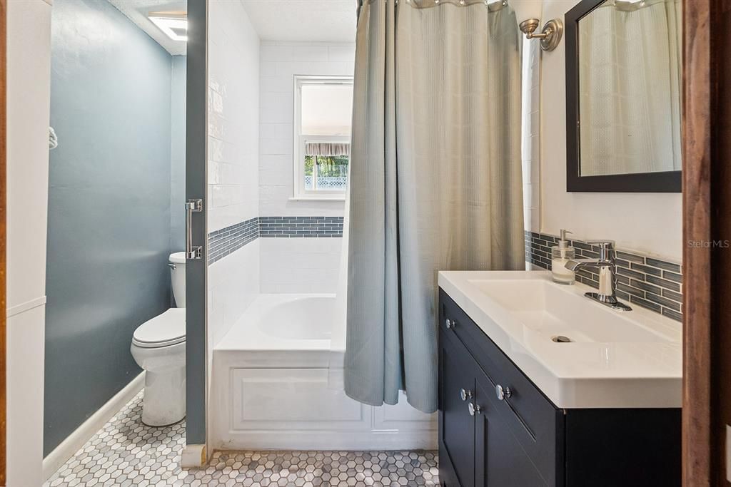 En Venta: $409,000 (4 camas, 2 baños, 1906 Pies cuadrados)