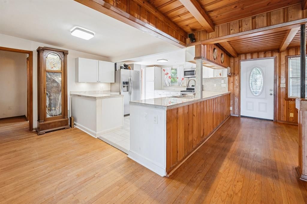 En Venta: $409,000 (4 camas, 2 baños, 1906 Pies cuadrados)