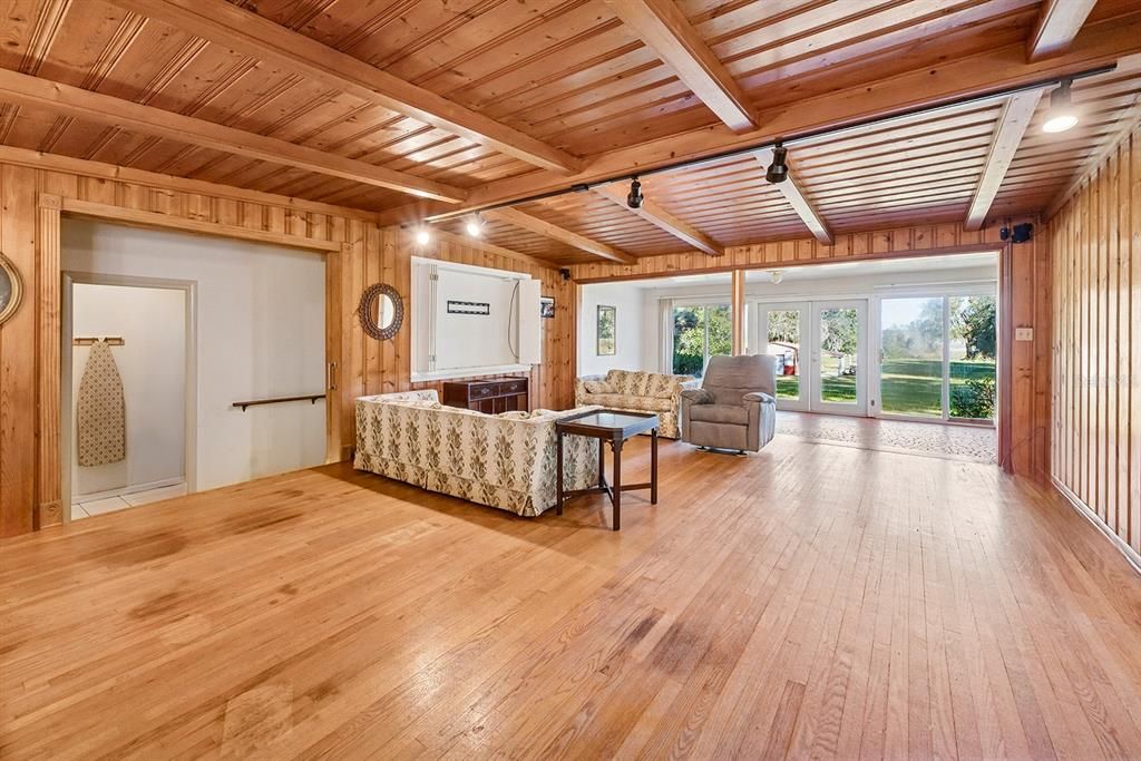 En Venta: $409,000 (4 camas, 2 baños, 1906 Pies cuadrados)