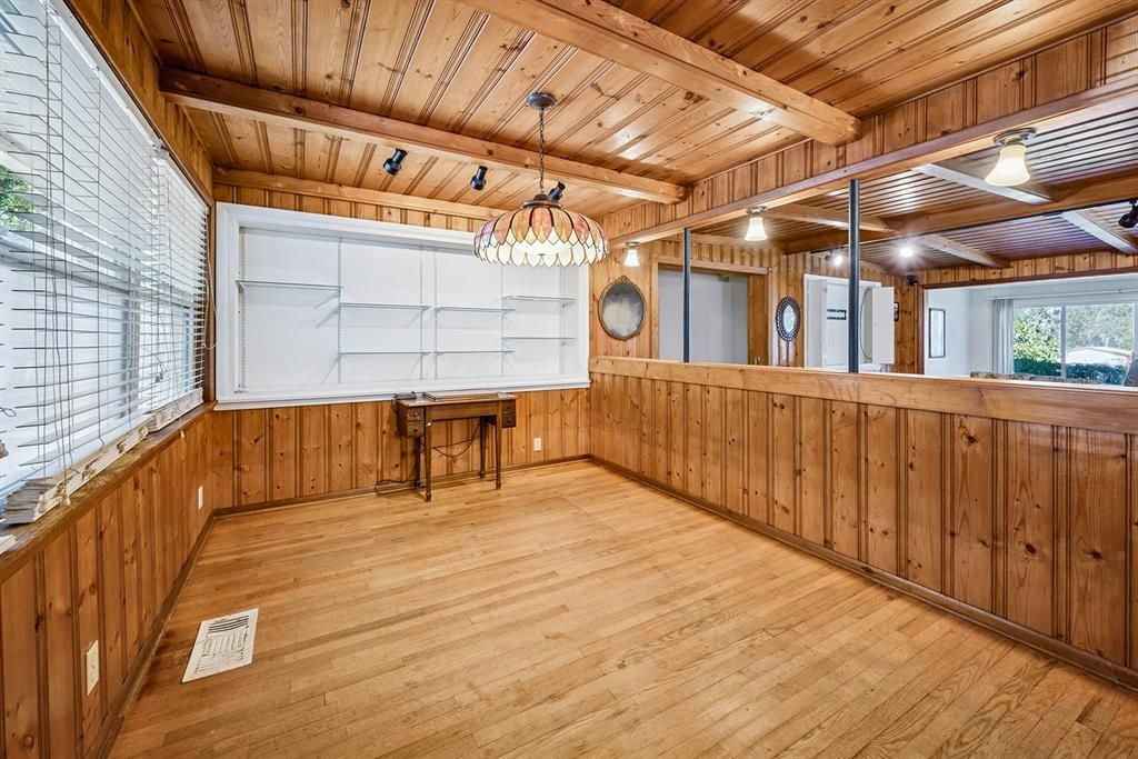 En Venta: $409,000 (4 camas, 2 baños, 1906 Pies cuadrados)