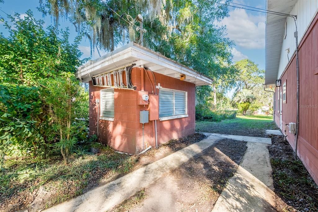 En Venta: $409,000 (4 camas, 2 baños, 1906 Pies cuadrados)