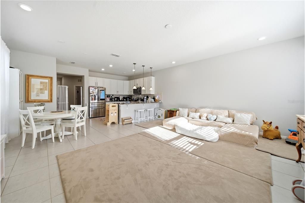 For Sale: $365,000 (3 beds, 2 baths, 1825 Square Feet)