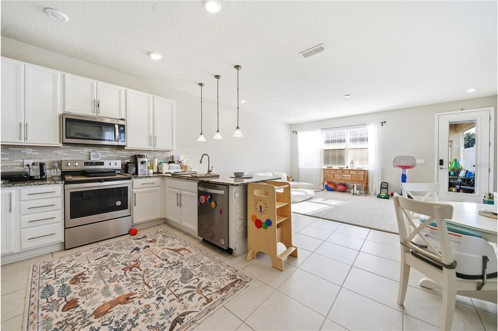 For Sale: $365,000 (3 beds, 2 baths, 1825 Square Feet)