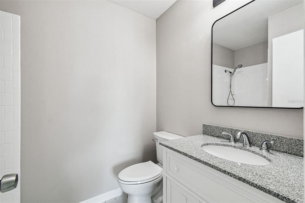 合同活跃: $275,000 (3 贝兹, 2 浴室, 1114 平方英尺)