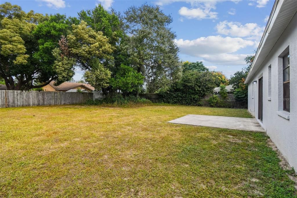 合同活跃: $275,000 (3 贝兹, 2 浴室, 1114 平方英尺)