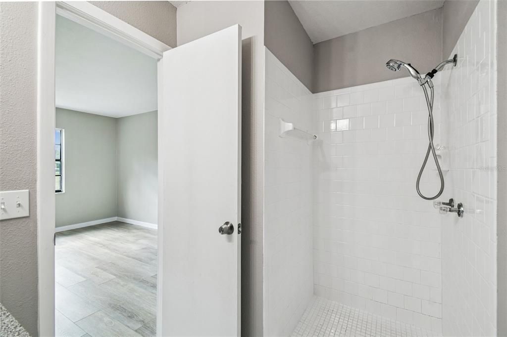 合同活跃: $275,000 (3 贝兹, 2 浴室, 1114 平方英尺)