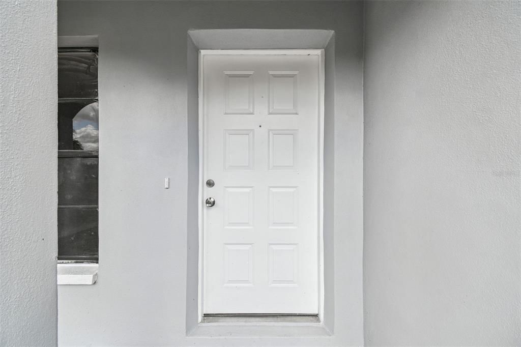 合同活跃: $275,000 (3 贝兹, 2 浴室, 1114 平方英尺)