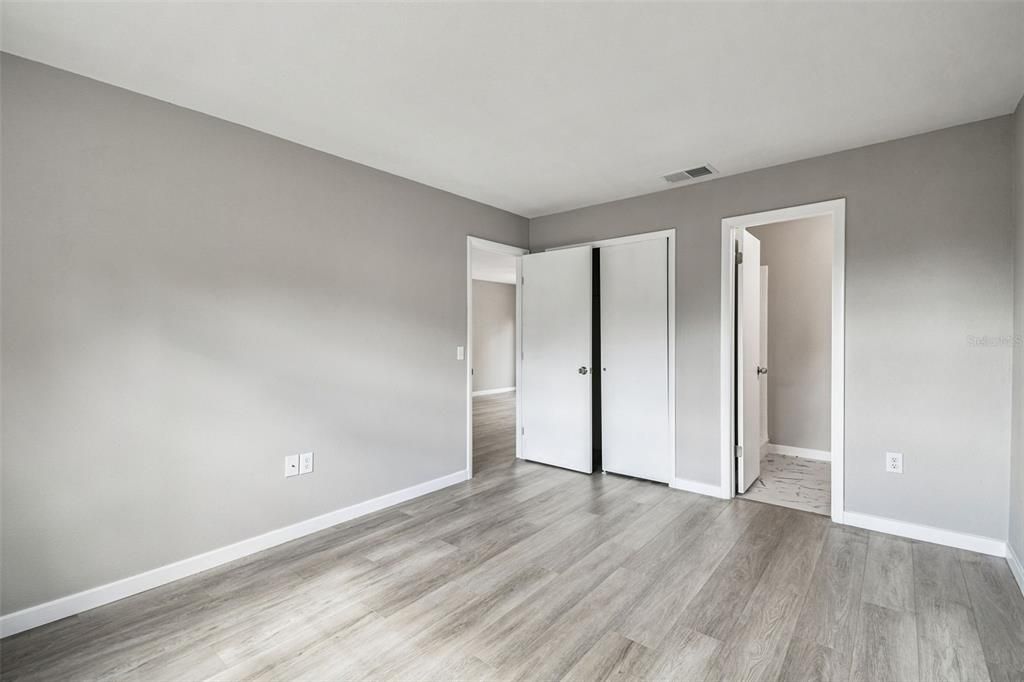 合同活跃: $275,000 (3 贝兹, 2 浴室, 1114 平方英尺)