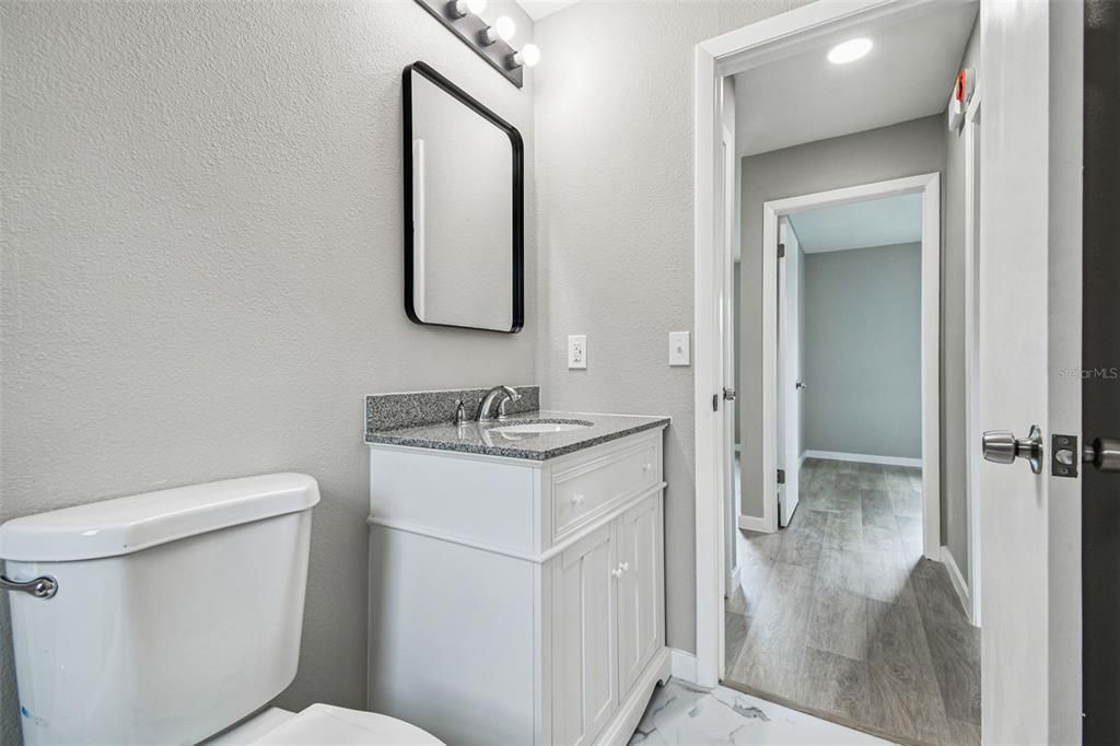 合同活跃: $275,000 (3 贝兹, 2 浴室, 1114 平方英尺)