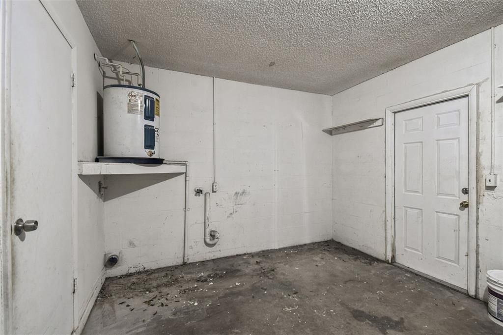 合同活跃: $275,000 (3 贝兹, 2 浴室, 1114 平方英尺)