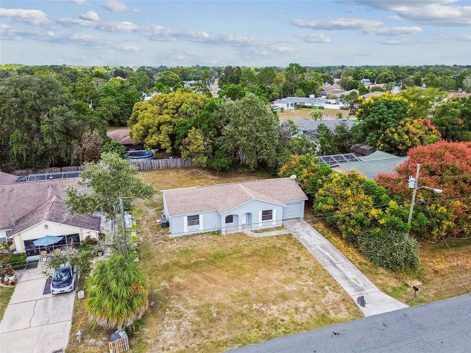 合同活跃: $275,000 (3 贝兹, 2 浴室, 1114 平方英尺)