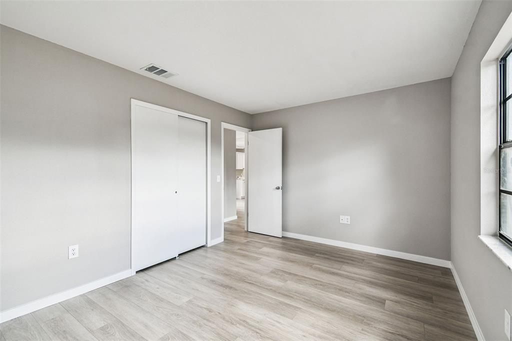 合同活跃: $275,000 (3 贝兹, 2 浴室, 1114 平方英尺)