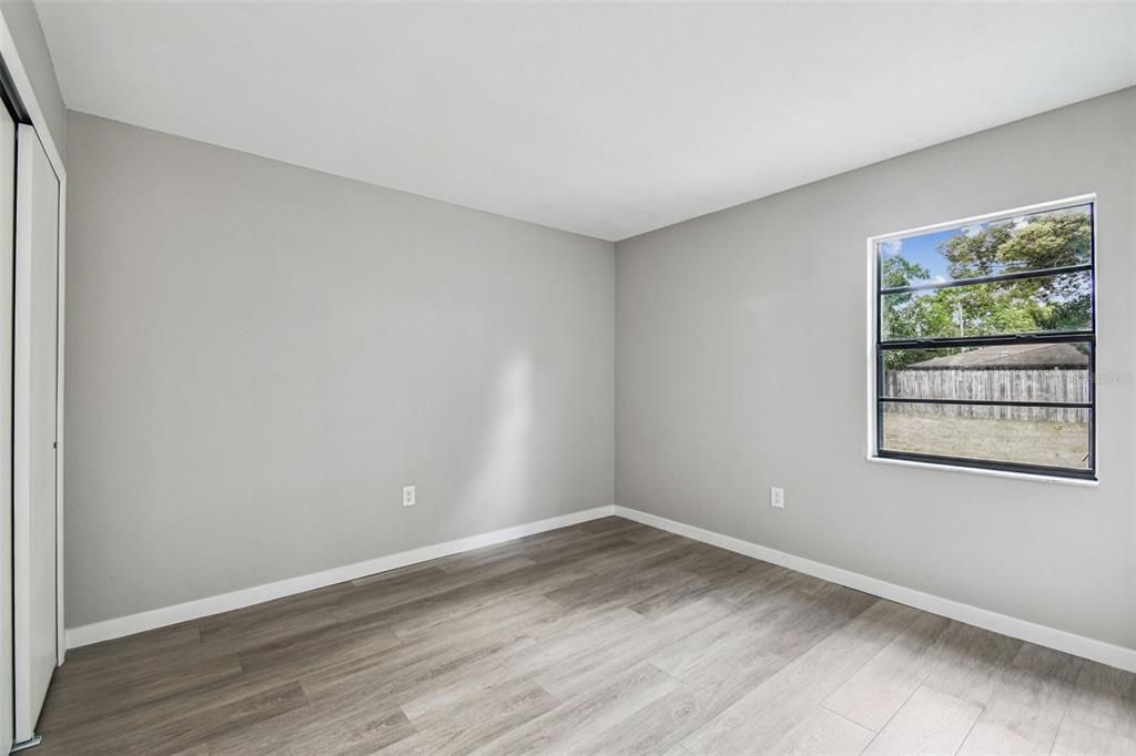 合同活跃: $275,000 (3 贝兹, 2 浴室, 1114 平方英尺)