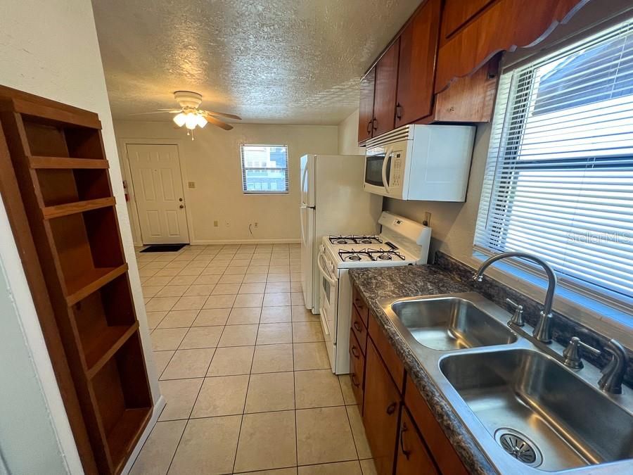 For Rent: $975 (1 beds, 1 baths, 472 Square Feet)