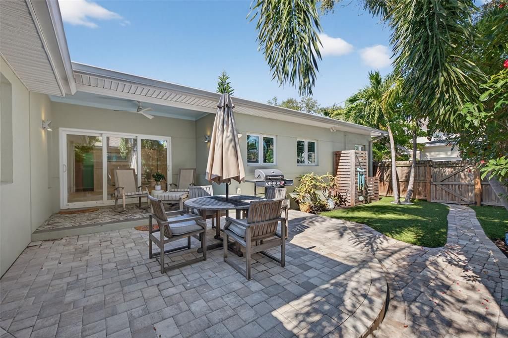 待售: $1,350,000 (3 贝兹, 2 浴室, 1948 平方英尺)