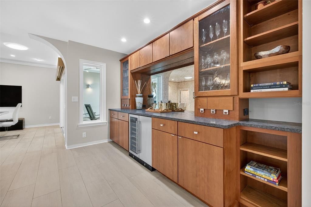 待售: $1,350,000 (3 贝兹, 2 浴室, 1948 平方英尺)