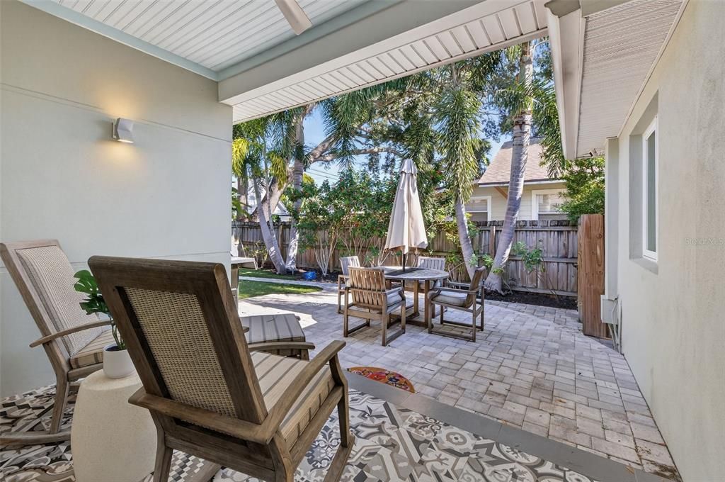 待售: $1,350,000 (3 贝兹, 2 浴室, 1948 平方英尺)