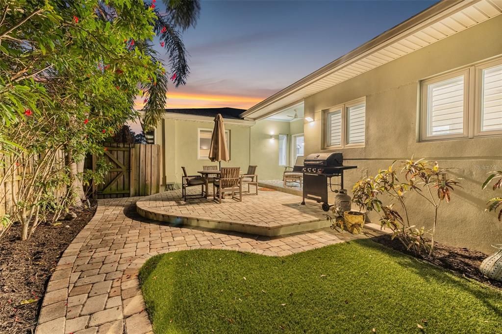 待售: $1,350,000 (3 贝兹, 2 浴室, 1948 平方英尺)