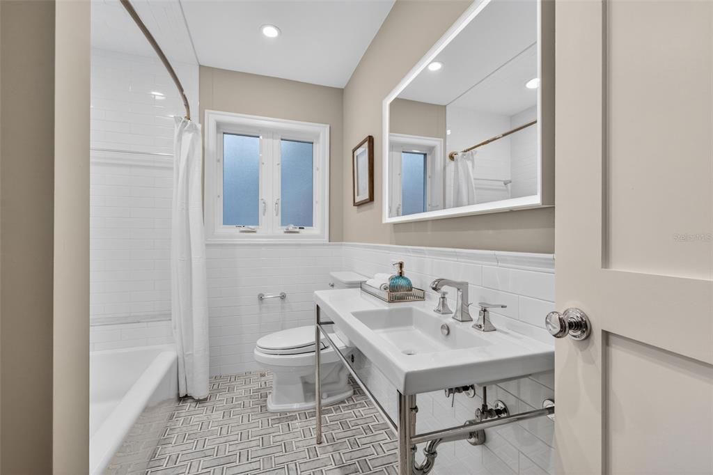 待售: $1,350,000 (3 贝兹, 2 浴室, 1948 平方英尺)