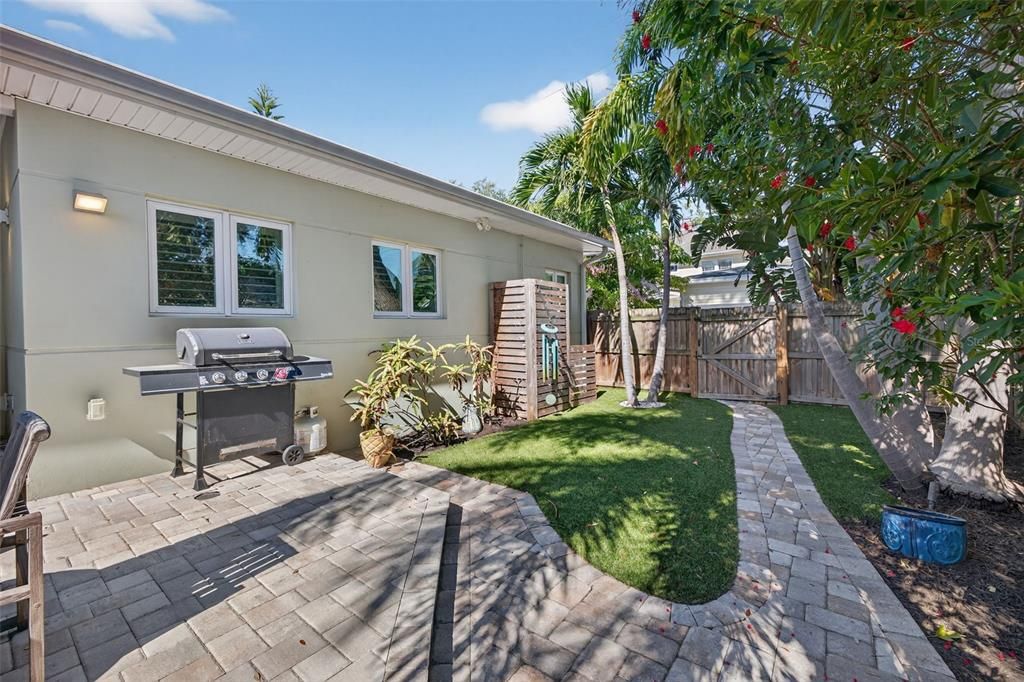 待售: $1,350,000 (3 贝兹, 2 浴室, 1948 平方英尺)