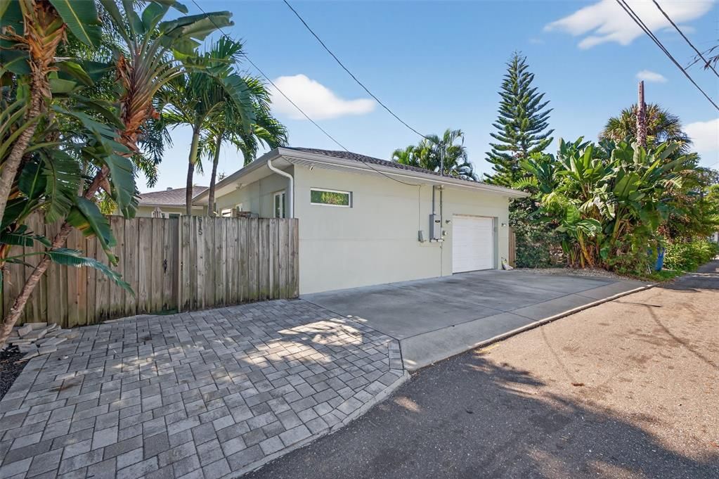 待售: $1,350,000 (3 贝兹, 2 浴室, 1948 平方英尺)