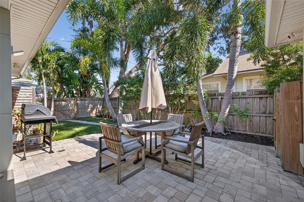 待售: $1,350,000 (3 贝兹, 2 浴室, 1948 平方英尺)