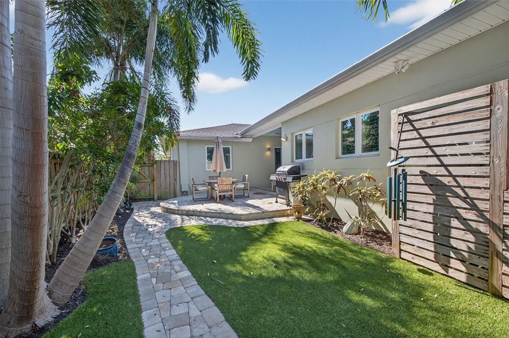 待售: $1,350,000 (3 贝兹, 2 浴室, 1948 平方英尺)