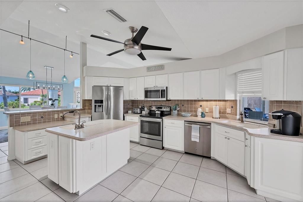 For Rent: $7,985 (3 beds, 2 baths, 2209 Square Feet)