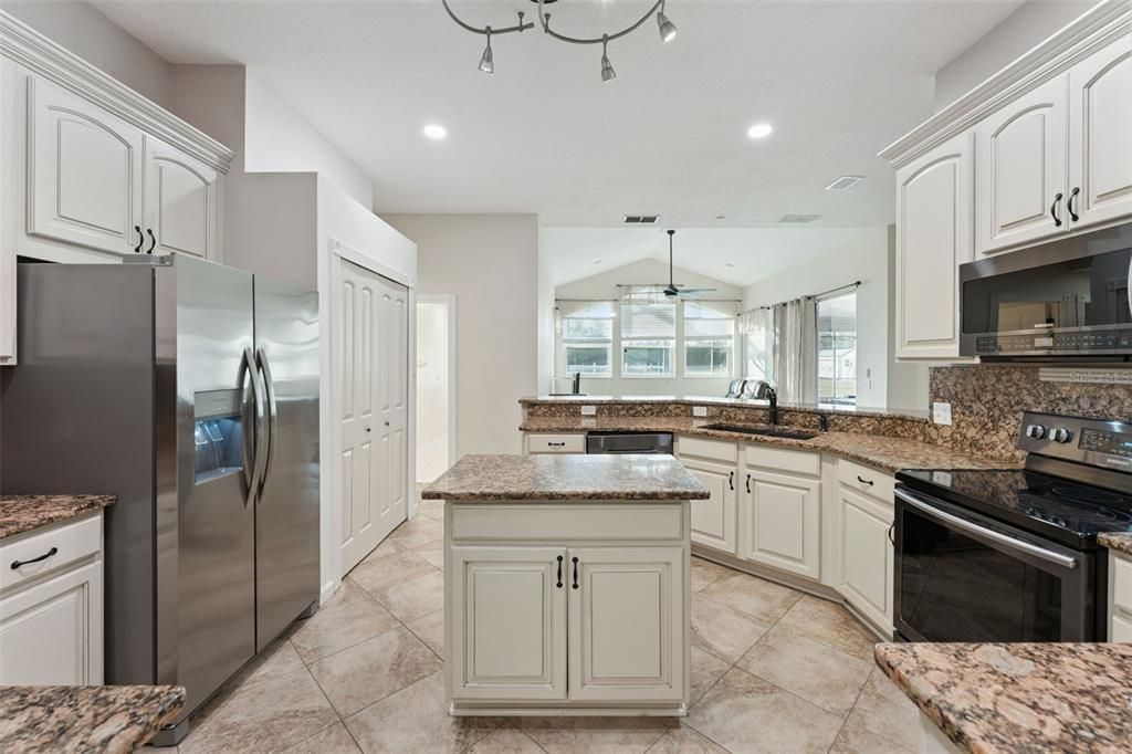 На продажу: $656,900 (4 спален, 3 ванн, 2914 Квадратных фут)