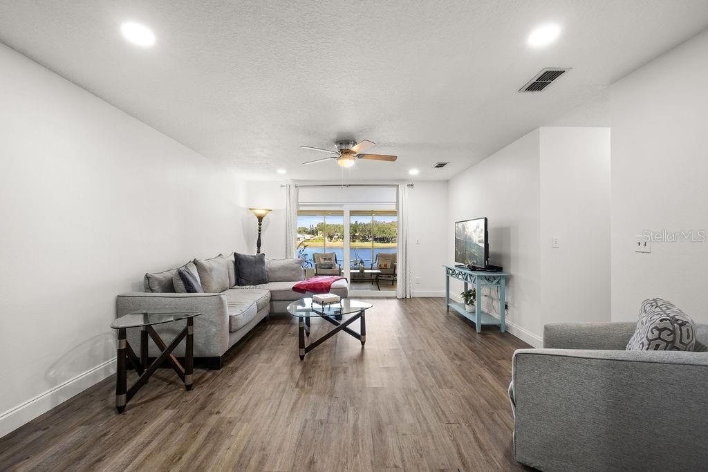 For Sale: $365,000 (4 beds, 2 baths, 1980 Square Feet)