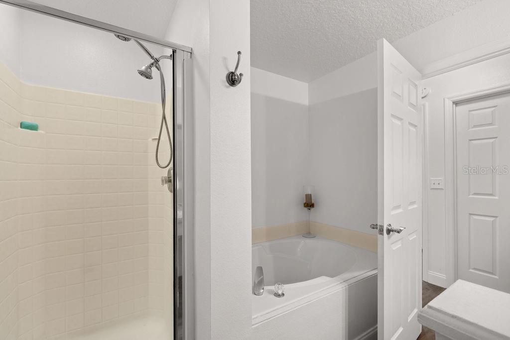 For Sale: $365,000 (4 beds, 2 baths, 1980 Square Feet)