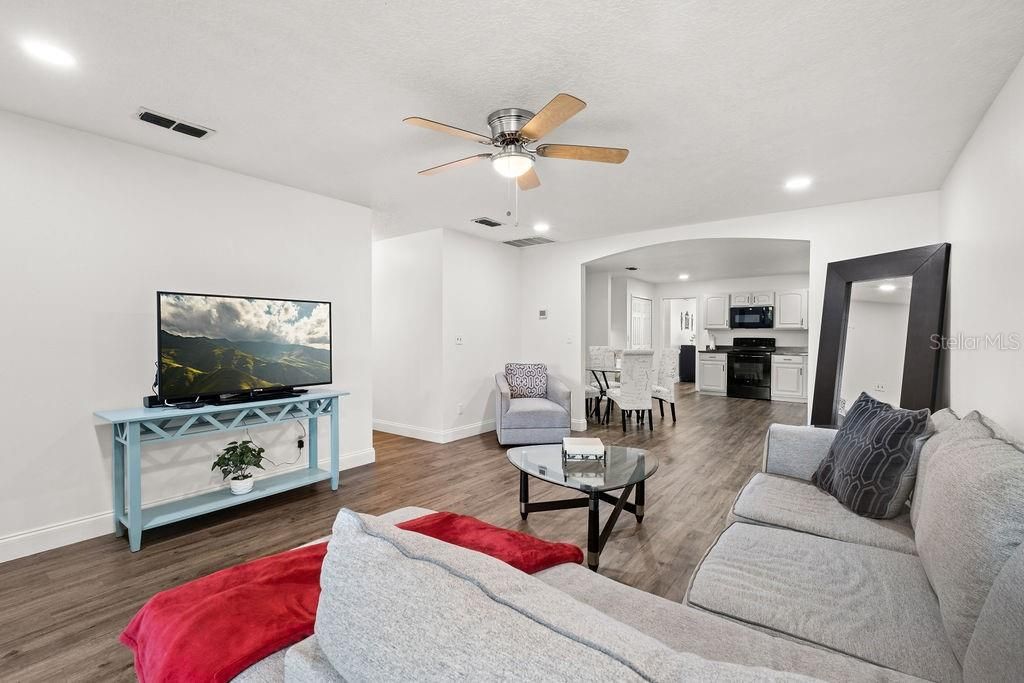 For Sale: $365,000 (4 beds, 2 baths, 1980 Square Feet)